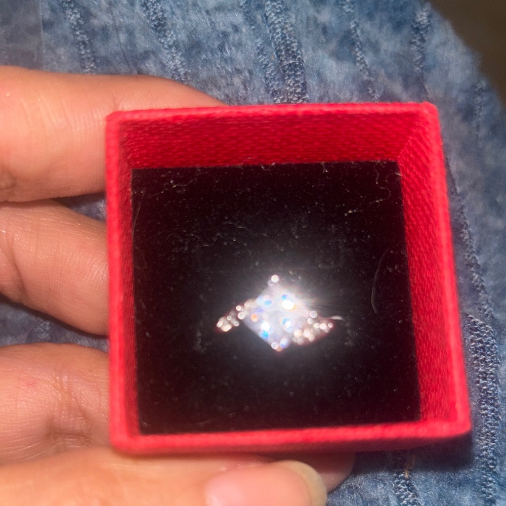 Sparkling 925 Silver Cubic Zirconia Ring